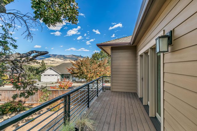 551 Sutton Place, Ashland, OR 97520