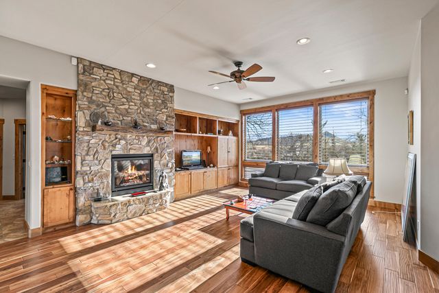 551 Sutton Place, Ashland, OR 97520