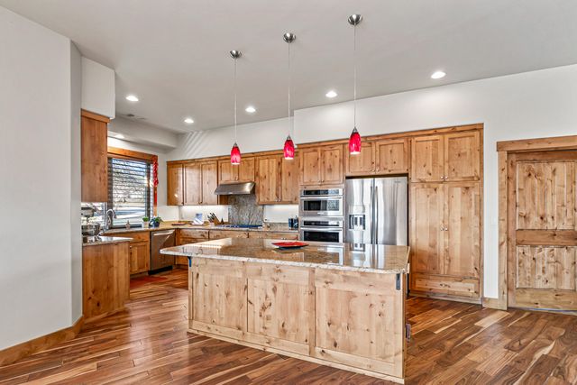 551 Sutton Place, Ashland, OR 97520