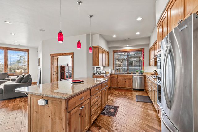 551 Sutton Place, Ashland, OR 97520