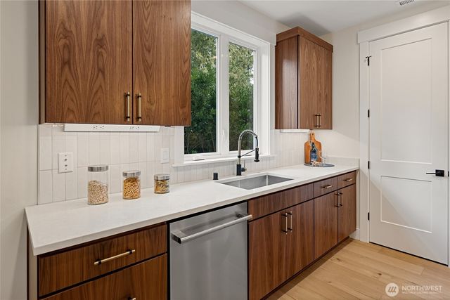 815 130th Avenue NE, Bellevue, WA 98005