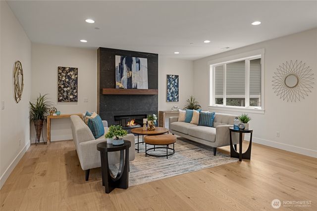 815 130th Avenue NE, Bellevue, WA 98005