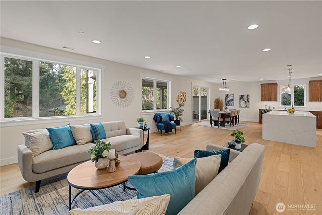 815 130th Avenue NE, Bellevue, WA 98005