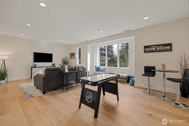 815 130th Avenue NE, Bellevue, WA 98005