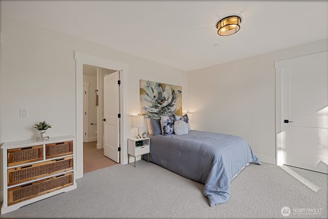 815 130th Avenue NE, Bellevue, WA 98005