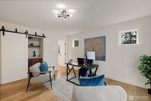 815 130th Avenue NE, Bellevue, WA 98005