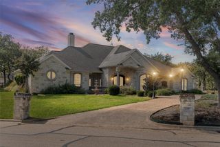 1340 Autumn Oaks Circle, China Spring, TX 76633