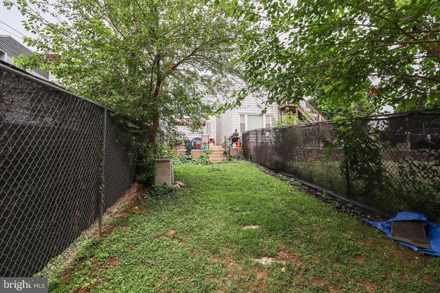 1058 E MARKET ST, York, PA 17403