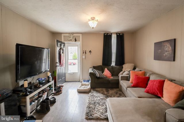 1058 E MARKET ST, York, PA 17403