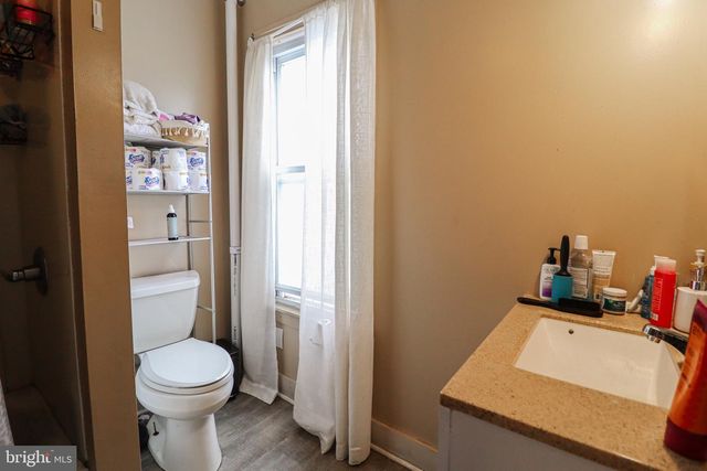 1058 E MARKET ST, York, PA 17403