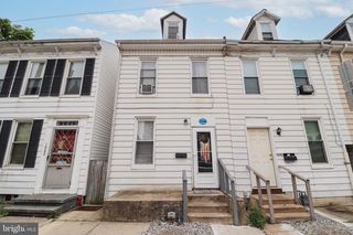 1058 E MARKET ST, York, PA 17403