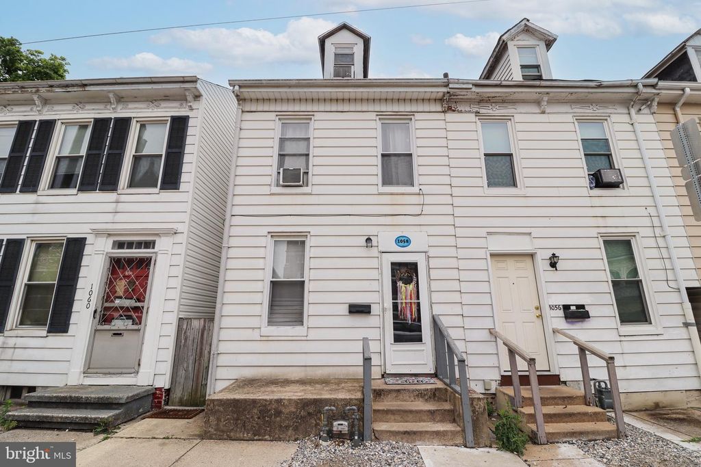 1058 E MARKET ST, York, PA 17403