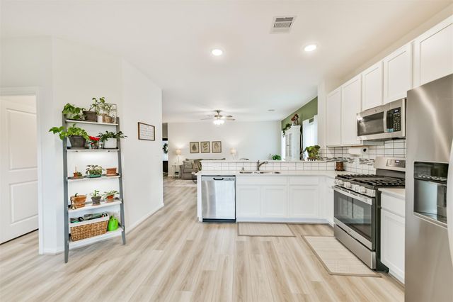 7407 Parkview Drive, Hitchcock, TX 77563