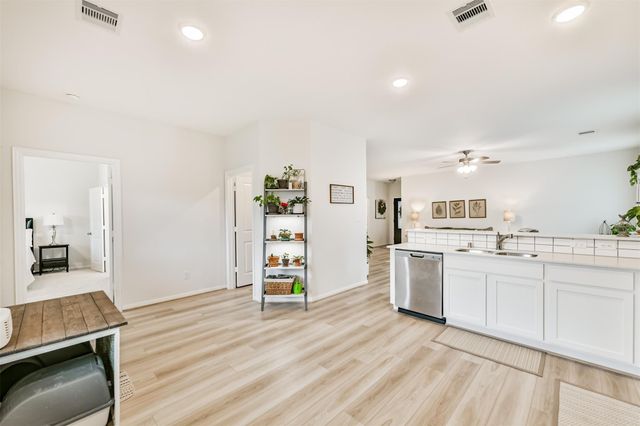 7407 Parkview Drive, Hitchcock, TX 77563