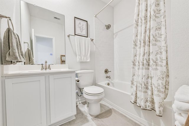 7407 Parkview Drive, Hitchcock, TX 77563