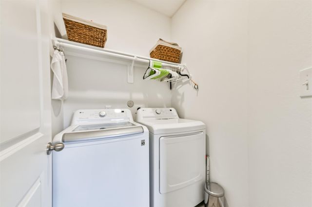 7407 Parkview Drive, Hitchcock, TX 77563