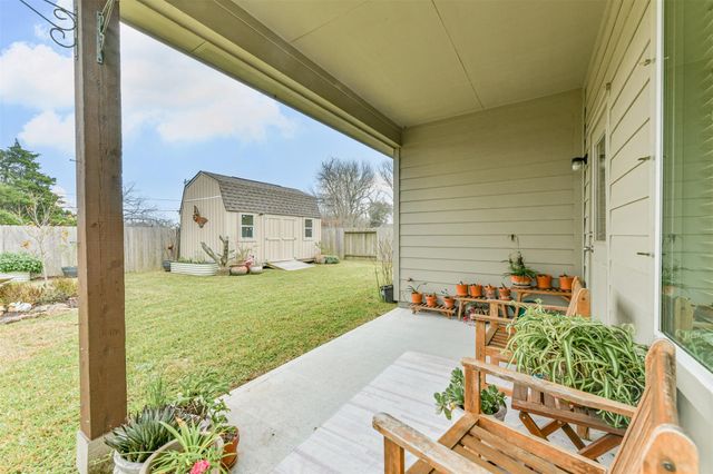 7407 Parkview Drive, Hitchcock, TX 77563