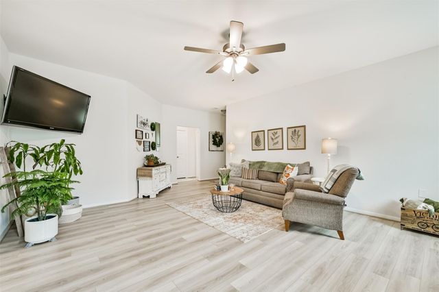 7407 Parkview Drive, Hitchcock, TX 77563