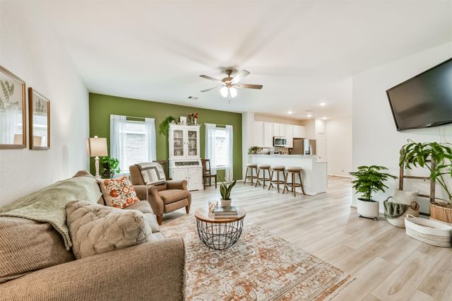 7407 Parkview Drive, Hitchcock, TX 77563