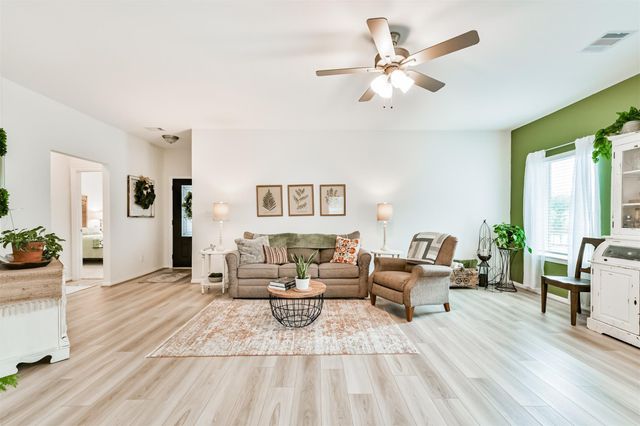 7407 Parkview Drive, Hitchcock, TX 77563