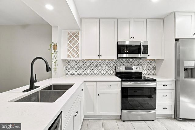 310 WOODSIDE CIR, Dresher, PA 19025