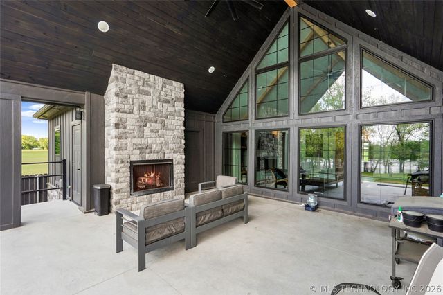 3800 E 482 Lane, Pryor, OK 74361