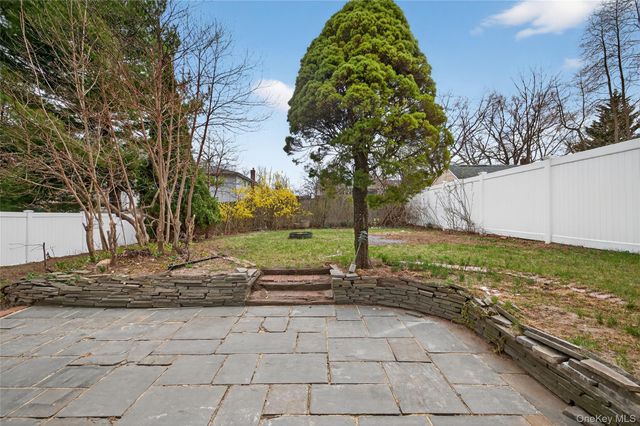 15 Lindsay Street, Huntington, NY 11743