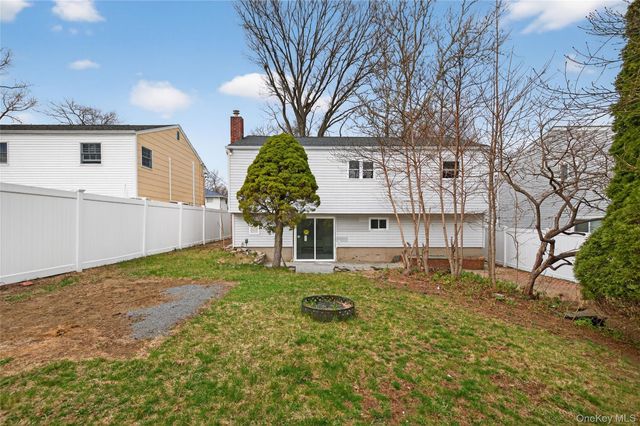 15 Lindsay Street, Huntington, NY 11743