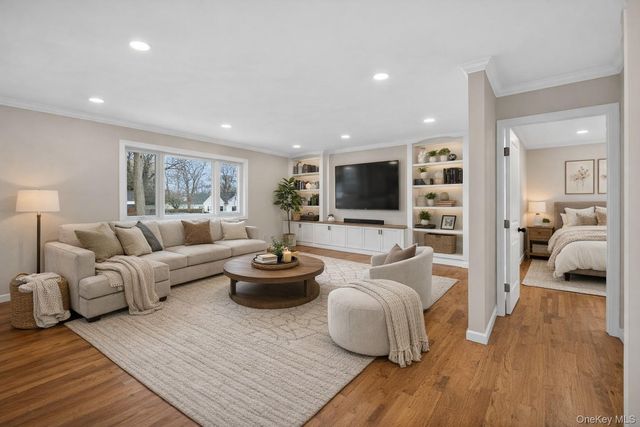 15 Lindsay Street, Huntington, NY 11743