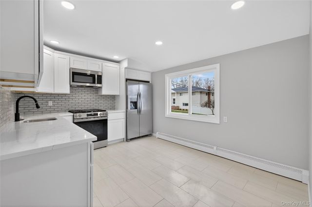 15 Lindsay Street, Huntington, NY 11743