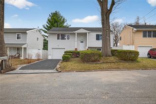 15 Lindsay Street, Huntington, NY 11743