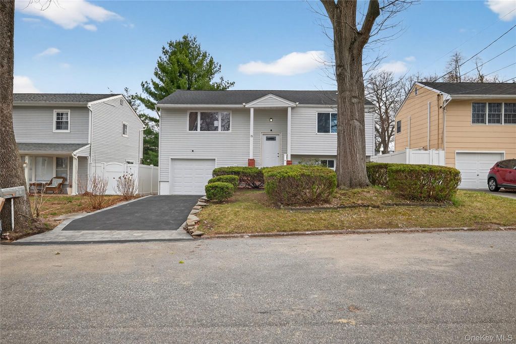 15 Lindsay Street, Huntington, NY 11743