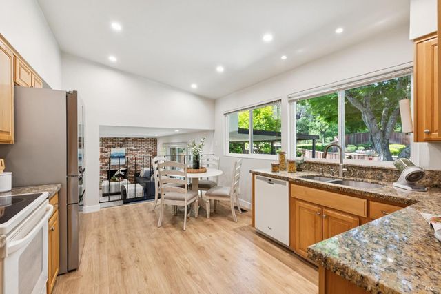 3355 Twin Oaks Dr, Napa, CA 94558