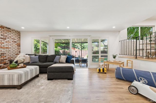 3355 Twin Oaks Dr, Napa, CA 94558