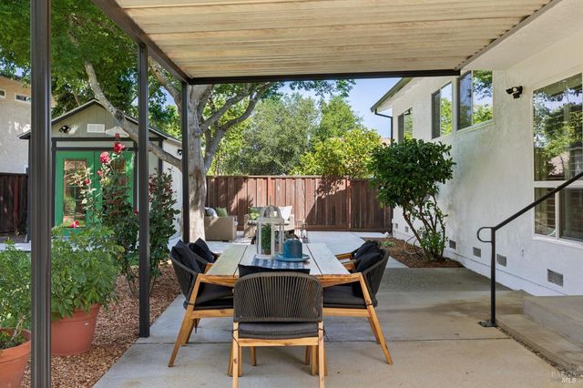 3355 Twin Oaks Dr, Napa, CA 94558