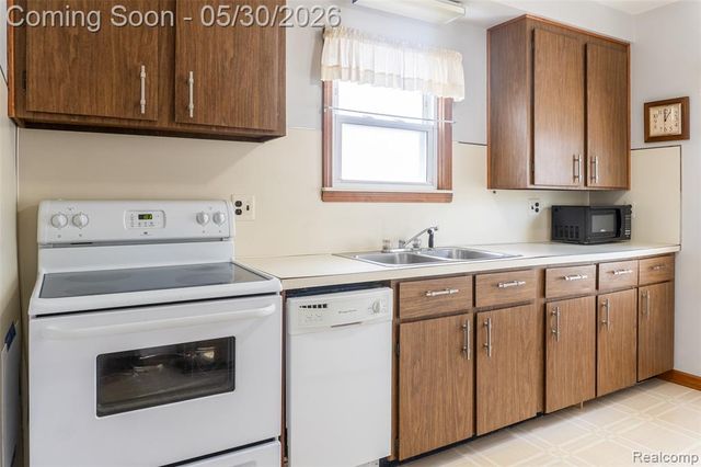4156 Burns Avenue, Lincoln Park, MI 48146