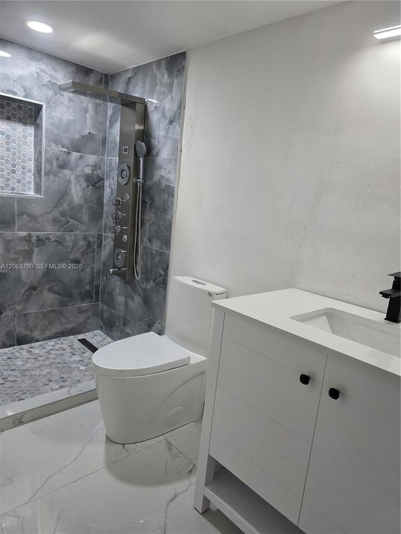 1201 NE 191st Street G216, Miami, FL 33179