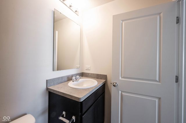 12015 Zircon Lane 900, Fishers, IN 46038