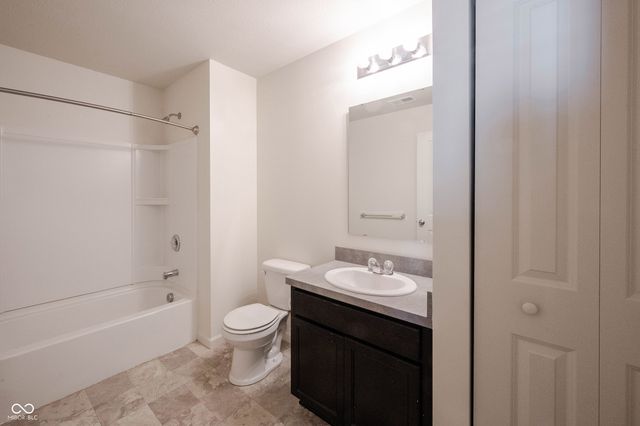 12015 Zircon Lane 900, Fishers, IN 46038