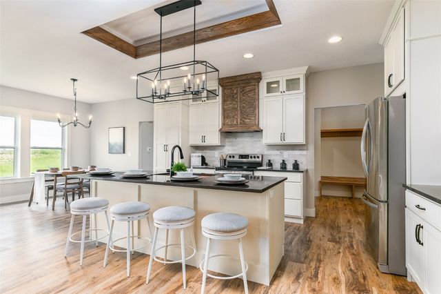 1821 Cottage Ridge Drive, Marion, IA 52302