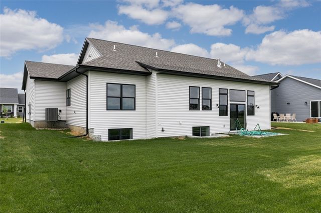 1821 Cottage Ridge Drive, Marion, IA 52302