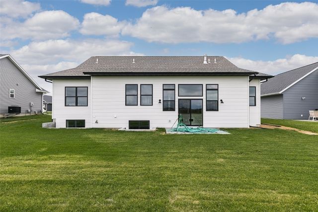 1821 Cottage Ridge Drive, Marion, IA 52302