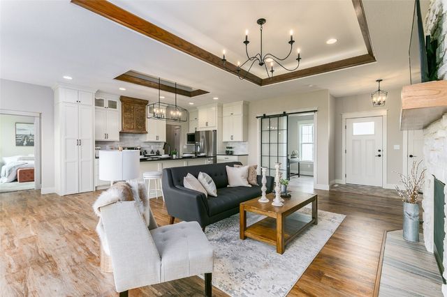 1821 Cottage Ridge Drive, Marion, IA 52302