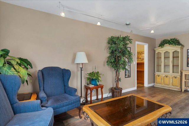 1090 15th St, Salem, OR 97301