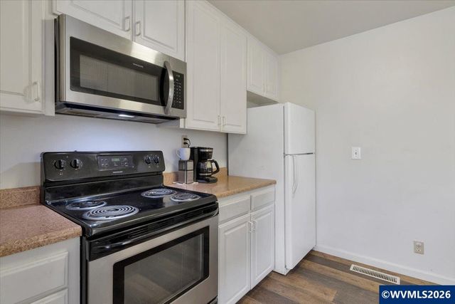 1090 15th St, Salem, OR 97301