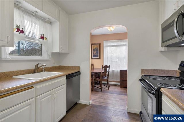 1090 15th St, Salem, OR 97301