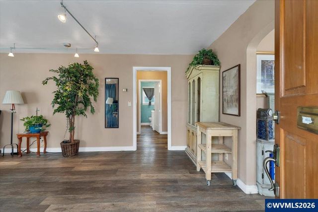 1090 15th St, Salem, OR 97301