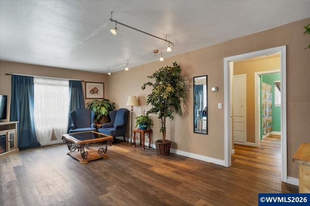 1090 15th St, Salem, OR 97301