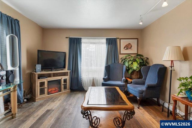 1090 15th St, Salem, OR 97301