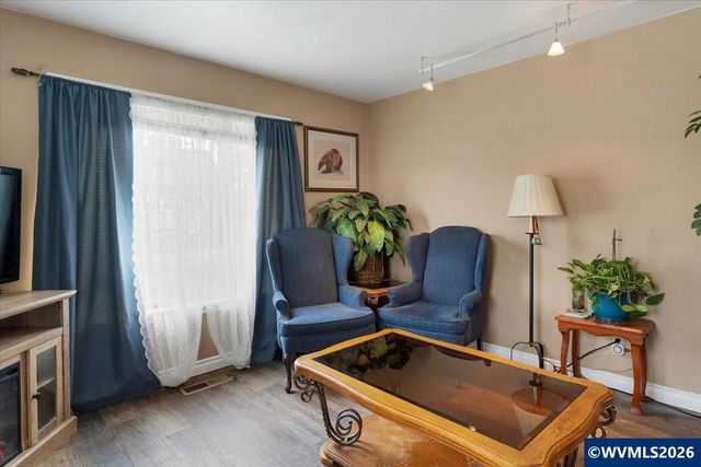 1090 15th St, Salem, OR 97301